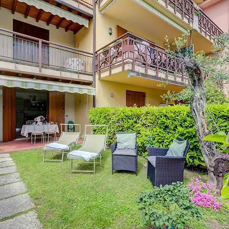Borgo Degli Ulivi Shared Pool - 200m - Happy *