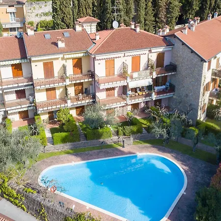 Borgo Degli Ulivi Shared Pool - 200m - Happy 公寓